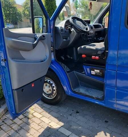 Синий Мерседес Sprinter, объемом двигателя 2.1 л и пробегом 260 тыс. км за 10500 $, фото 6 на Automoto.ua