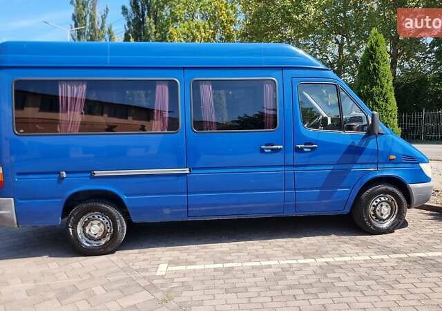 Синий Мерседес Sprinter, объемом двигателя 2.1 л и пробегом 260 тыс. км за 10500 $, фото 1 на Automoto.ua