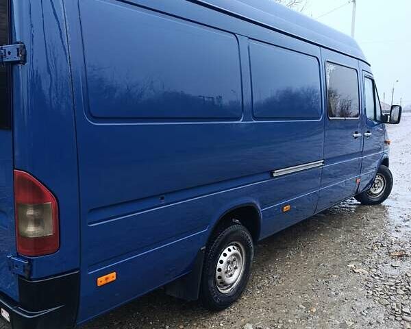 Синий Мерседес Sprinter, объемом двигателя 2.15 л и пробегом 450 тыс. км за 8000 $, фото 1 на Automoto.ua