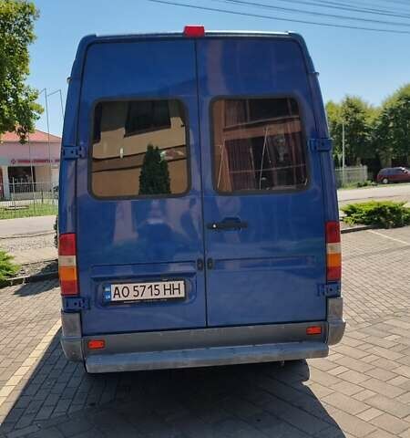 Синий Мерседес Sprinter, объемом двигателя 2.1 л и пробегом 260 тыс. км за 10500 $, фото 4 на Automoto.ua