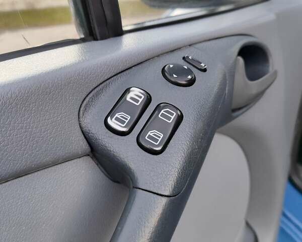 Синий Мерседес Sprinter, объемом двигателя 2.7 л и пробегом 260 тыс. км за 8200 $, фото 13 на Automoto.ua