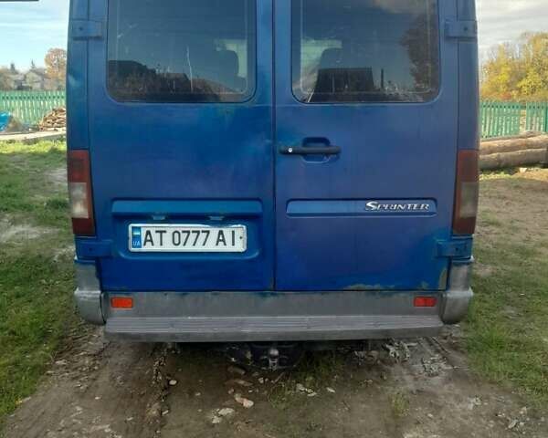 Синий Мерседес Sprinter, объемом двигателя 2.1 л и пробегом 450 тыс. км за 5500 $, фото 1 на Automoto.ua