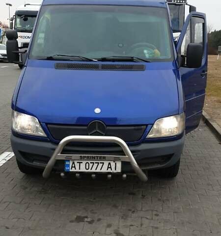 Синий Мерседес Sprinter, объемом двигателя 2.1 л и пробегом 450 тыс. км за 5500 $, фото 4 на Automoto.ua