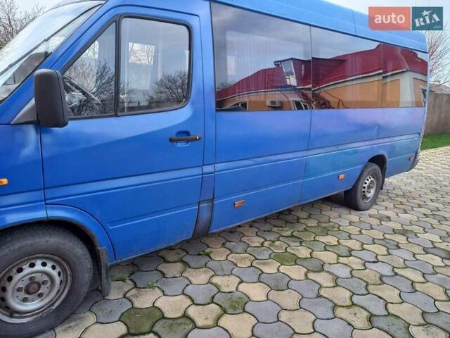 Синий Мерседес Sprinter, объемом двигателя 2.2 л и пробегом 100 тыс. км за 7500 $, фото 2 на Automoto.ua
