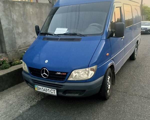 Синий Мерседес Sprinter, объемом двигателя 0 л и пробегом 325 тыс. км за 11000 $, фото 1 на Automoto.ua