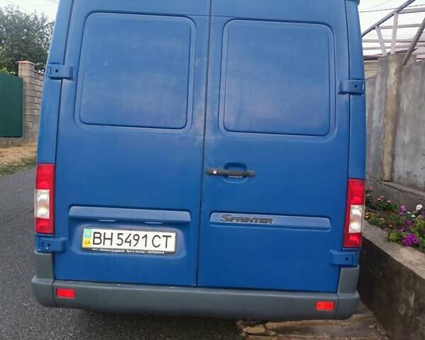 Синий Мерседес Sprinter, объемом двигателя 0 л и пробегом 325 тыс. км за 11000 $, фото 2 на Automoto.ua