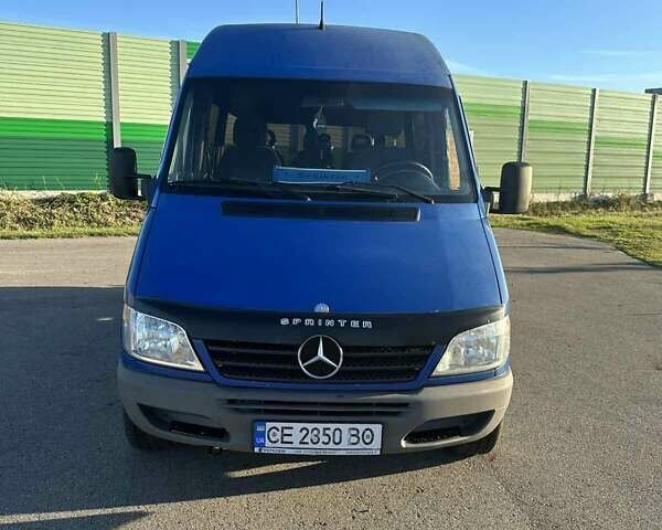Синий Мерседес Sprinter, объемом двигателя 0 л и пробегом 313 тыс. км за 9800 $, фото 1 на Automoto.ua