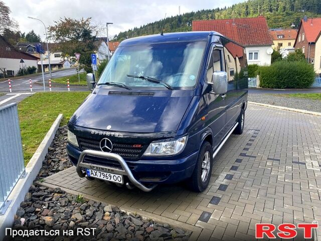 Мерседес Sprinter 2004 у Кегичевке на Automoto.ua Синій Мерседес Sprinter, об'ємом двигуна 2.7 л та пробігом 234 тис. км за 8500 $, фото 1 на Automoto.ua