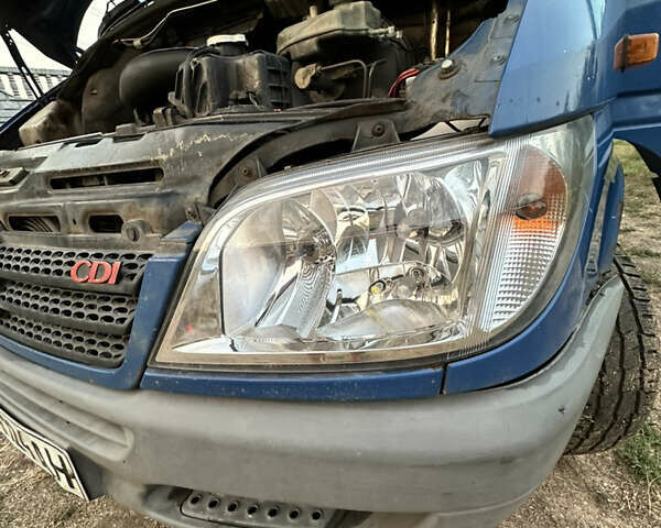 Синий Мерседес Sprinter, объемом двигателя 2.15 л и пробегом 759 тыс. км за 9000 $, фото 3 на Automoto.ua