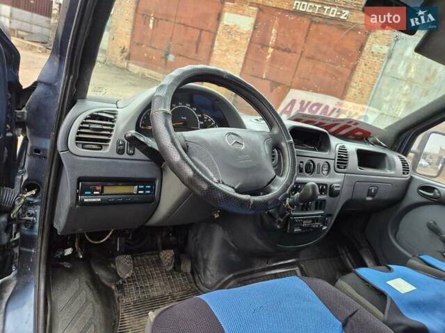 Синий Мерседес Sprinter, объемом двигателя 2.2 л и пробегом 300 тыс. км за 6500 $, фото 6 на Automoto.ua