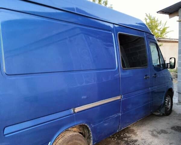 Синий Мерседес Sprinter, объемом двигателя 2.2 л и пробегом 200 тыс. км за 8200 $, фото 7 на Automoto.ua