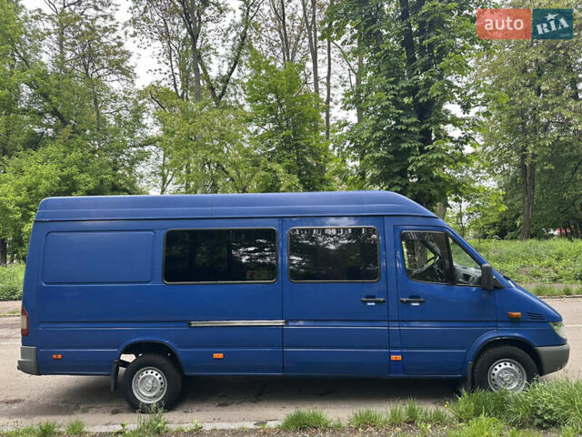 Синий Мерседес Sprinter, объемом двигателя 2.69 л и пробегом 720 тыс. км за 8500 $, фото 2 на Automoto.ua
