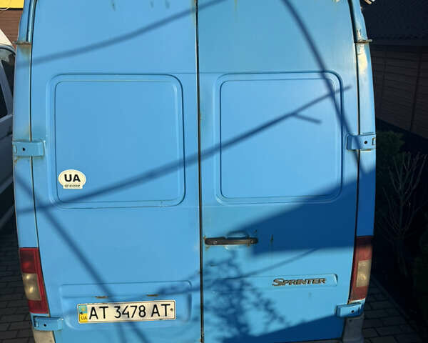 Синий Мерседес Sprinter, объемом двигателя 2.1 л и пробегом 300 тыс. км за 5300 $, фото 11 на Automoto.ua