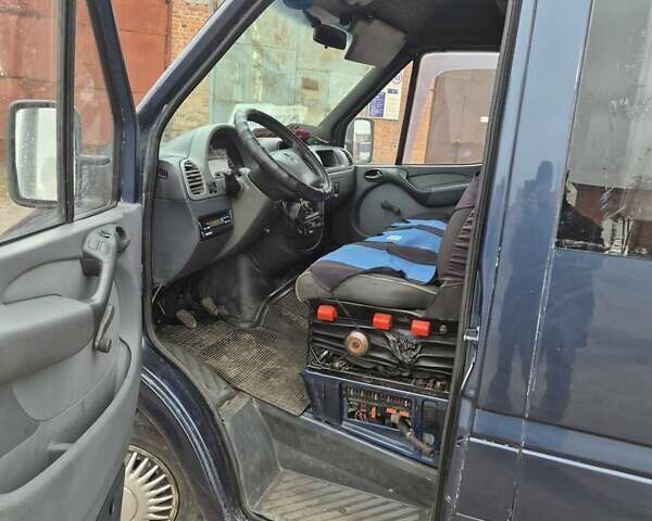 Синий Мерседес Sprinter, объемом двигателя 2.2 л и пробегом 300 тыс. км за 6500 $, фото 13 на Automoto.ua