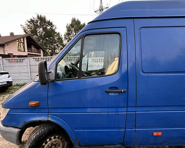 Синий Мерседес Sprinter, объемом двигателя 2.15 л и пробегом 759 тыс. км за 9000 $, фото 11 на Automoto.ua