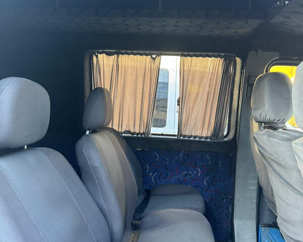 Синий Мерседес Sprinter, объемом двигателя 2.1 л и пробегом 300 тыс. км за 5300 $, фото 13 на Automoto.ua