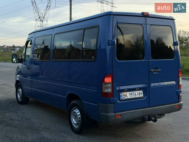 Синий Мерседес Sprinter, объемом двигателя 2.2 л и пробегом 437 тыс. км за 8700 $, фото 3 на Automoto.ua