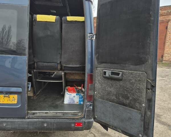 Синий Мерседес Sprinter, объемом двигателя 2.2 л и пробегом 300 тыс. км за 6500 $, фото 10 на Automoto.ua