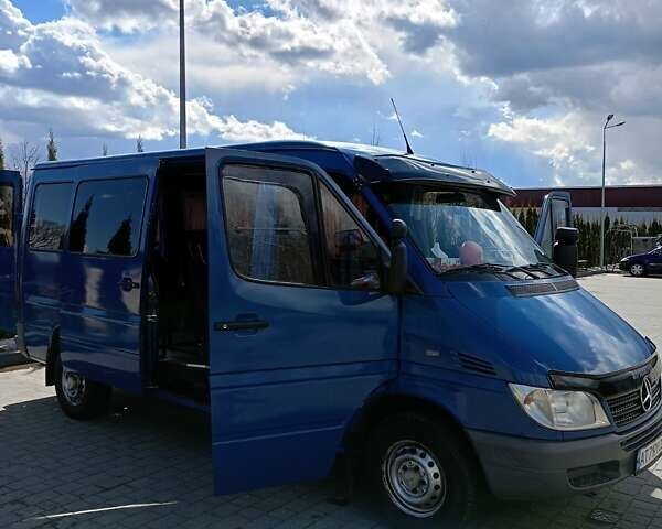 Синий Мерседес Sprinter, объемом двигателя 2.2 л и пробегом 504 тыс. км за 7500 $, фото 2 на Automoto.ua