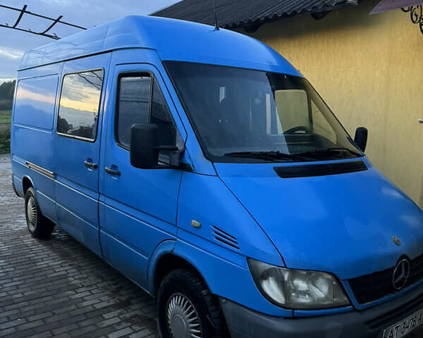 Синий Мерседес Sprinter, объемом двигателя 2.1 л и пробегом 300 тыс. км за 5300 $, фото 1 на Automoto.ua