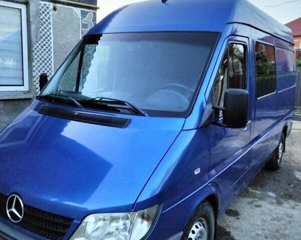 Синий Мерседес Sprinter, объемом двигателя 2.2 л и пробегом 200 тыс. км за 8200 $, фото 1 на Automoto.ua