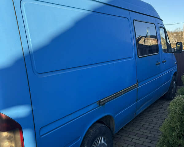 Синий Мерседес Sprinter, объемом двигателя 2.1 л и пробегом 300 тыс. км за 5300 $, фото 2 на Automoto.ua