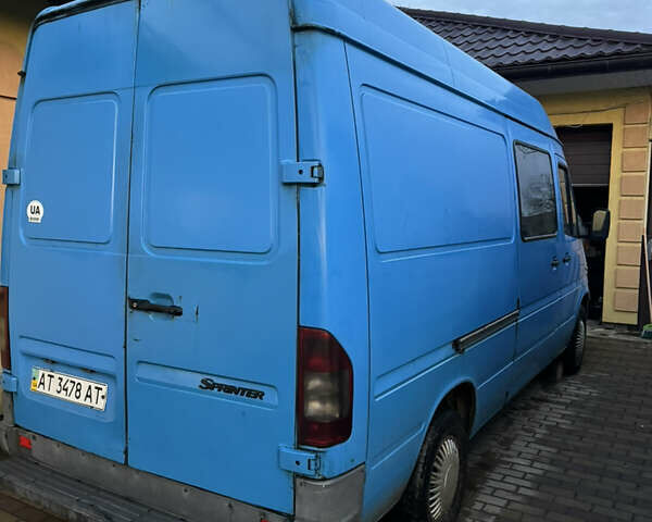 Синий Мерседес Sprinter, объемом двигателя 2.1 л и пробегом 300 тыс. км за 5300 $, фото 22 на Automoto.ua