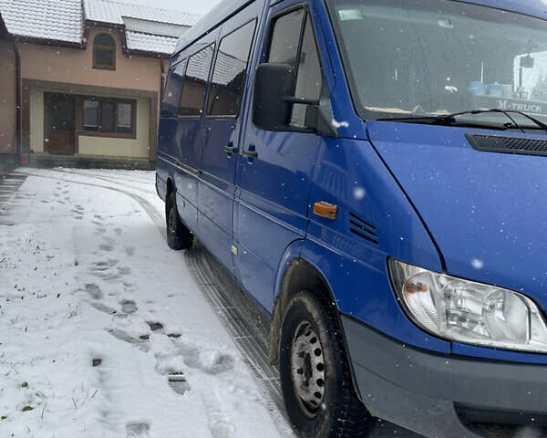 Синий Мерседес Sprinter, объемом двигателя 2.7 л и пробегом 720 тыс. км за 9600 $, фото 1 на Automoto.ua