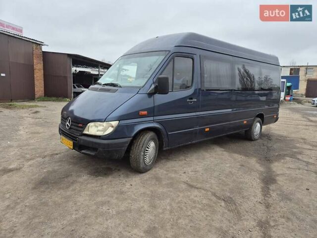 Синий Мерседес Sprinter, объемом двигателя 2.2 л и пробегом 300 тыс. км за 6500 $, фото 2 на Automoto.ua