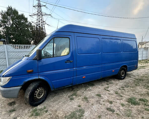 Синий Мерседес Sprinter, объемом двигателя 2.15 л и пробегом 759 тыс. км за 9000 $, фото 5 на Automoto.ua