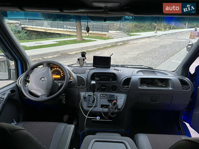 Синий Мерседес Sprinter, объемом двигателя 2.7 л и пробегом 430 тыс. км за 9300 $, фото 11 на Automoto.ua