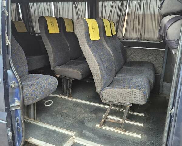 Синий Мерседес Sprinter, объемом двигателя 2.2 л и пробегом 300 тыс. км за 6500 $, фото 7 на Automoto.ua