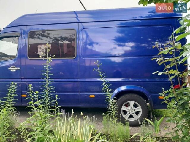 Синий Мерседес Sprinter, объемом двигателя 2.15 л и пробегом 530 тыс. км за 10000 $, фото 3 на Automoto.ua