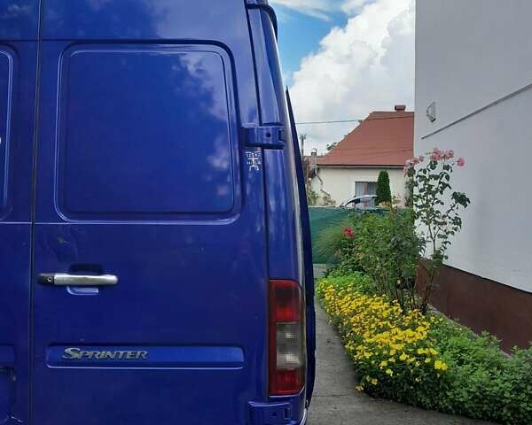 Синий Мерседес Sprinter, объемом двигателя 2.15 л и пробегом 530 тыс. км за 10000 $, фото 1 на Automoto.ua