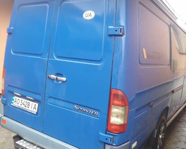 Синий Мерседес Sprinter, объемом двигателя 2.15 л и пробегом 580 тыс. км за 9500 $, фото 1 на Automoto.ua