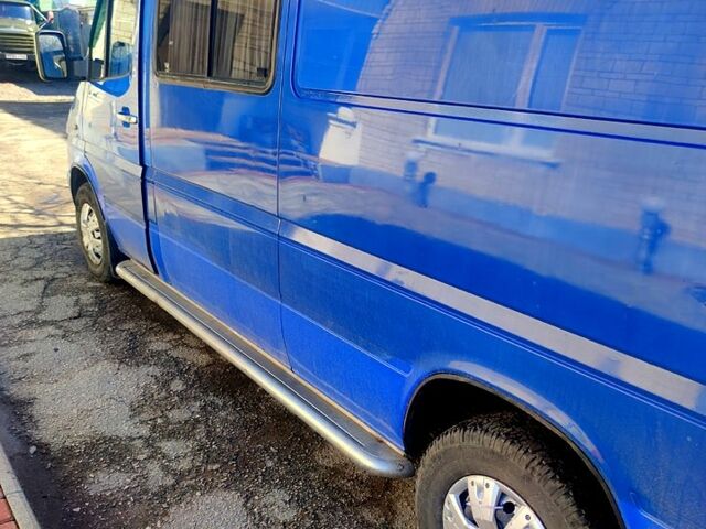 Синий Мерседес Sprinter, объемом двигателя 22 л и пробегом 500 тыс. км за 9000 $, фото 2 на Automoto.ua