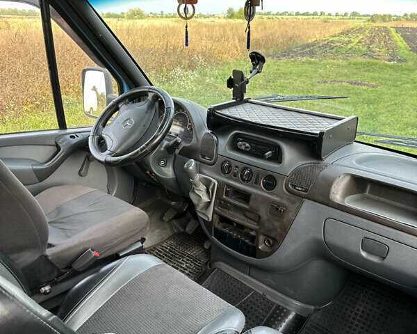 Синий Мерседес Sprinter, объемом двигателя 2.2 л и пробегом 750 тыс. км за 6950 $, фото 1 на Automoto.ua