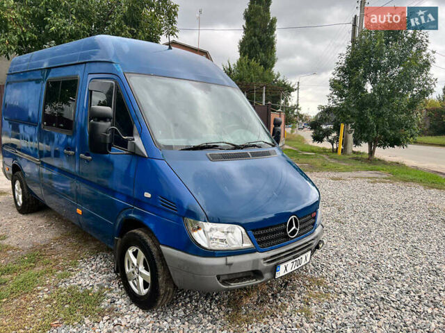 Синий Мерседес Sprinter, объемом двигателя 2.7 л и пробегом 301 тыс. км за 7500 $, фото 3 на Automoto.ua