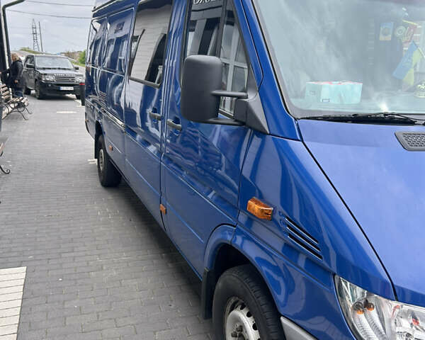 Синий Мерседес Sprinter, объемом двигателя 2.7 л и пробегом 111 тыс. км за 11800 $, фото 7 на Automoto.ua