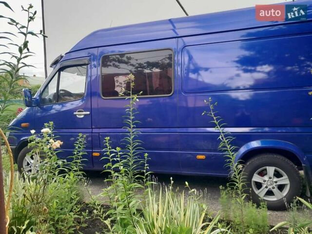 Синий Мерседес Sprinter, объемом двигателя 2.15 л и пробегом 530 тыс. км за 10000 $, фото 2 на Automoto.ua