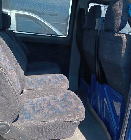 Синий Мерседес Sprinter, объемом двигателя 2.1 л и пробегом 340 тыс. км за 9000 $, фото 3 на Automoto.ua