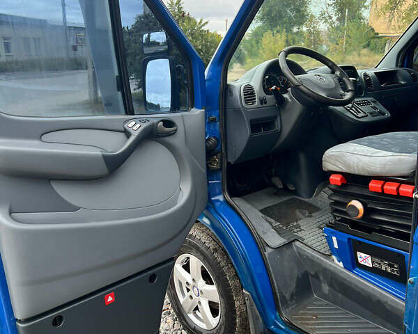 Синий Мерседес Sprinter, объемом двигателя 2.7 л и пробегом 301 тыс. км за 7500 $, фото 5 на Automoto.ua