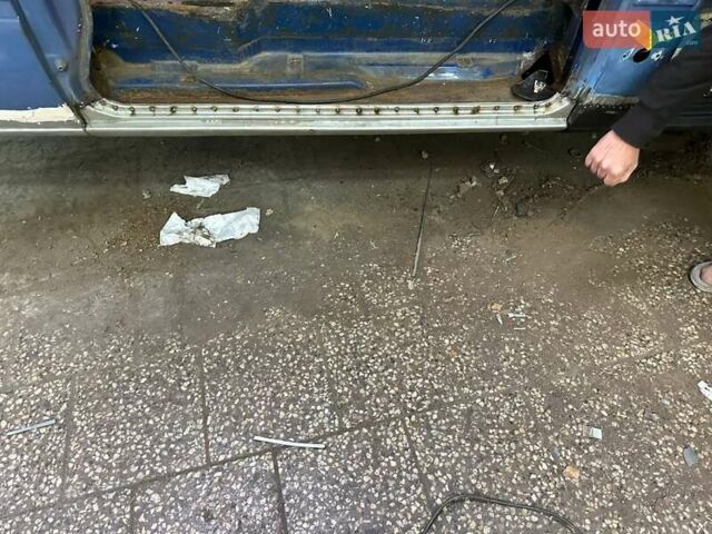 Синий Мерседес Sprinter, объемом двигателя 2.2 л и пробегом 890 тыс. км за 8800 $, фото 12 на Automoto.ua