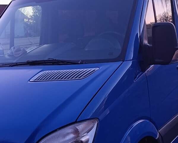Синий Мерседес Sprinter, объемом двигателя 2.2 л и пробегом 120 тыс. км за 12300 $, фото 1 на Automoto.ua