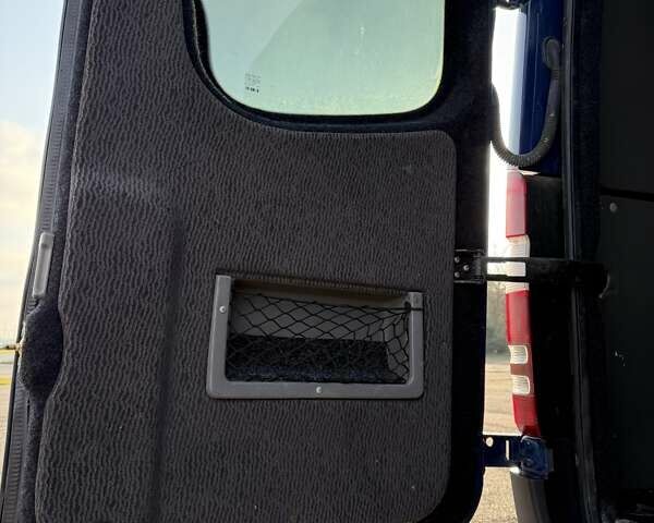 Синий Мерседес Sprinter, объемом двигателя 2.15 л и пробегом 306 тыс. км за 11500 $, фото 7 на Automoto.ua