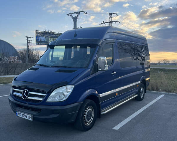 Синий Мерседес Sprinter, объемом двигателя 2.2 л и пробегом 683 тыс. км за 11750 $, фото 1 на Automoto.ua