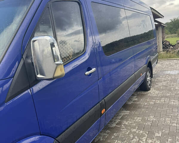 Синий Мерседес Sprinter, объемом двигателя 2.1 л и пробегом 582 тыс. км за 13500 $, фото 4 на Automoto.ua