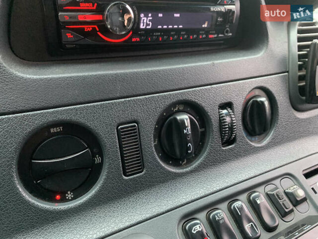 Синий Мерседес Sprinter, объемом двигателя 2.69 л и пробегом 320 тыс. км за 14000 $, фото 28 на Automoto.ua