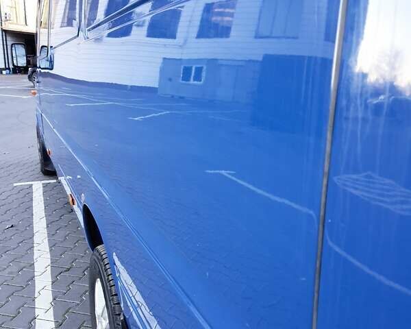 Синий Мерседес Sprinter, объемом двигателя 2.15 л и пробегом 827 тыс. км за 11700 $, фото 8 на Automoto.ua