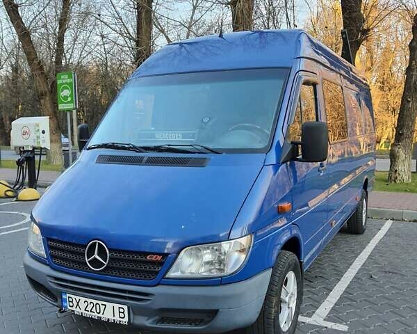 Синий Мерседес Sprinter, объемом двигателя 2.15 л и пробегом 827 тыс. км за 11700 $, фото 1 на Automoto.ua